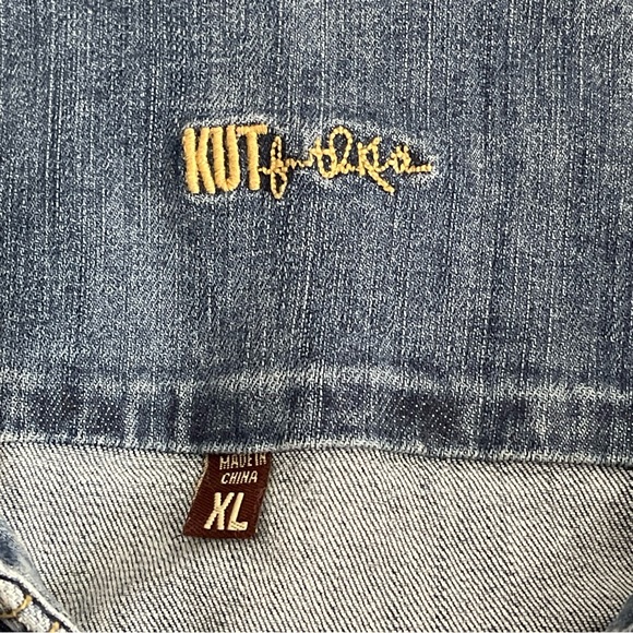 Kut from the Kloth Denim Amelia Jacket Women’s Size XL Medium Wash Red Lips - Picture 3 of 10